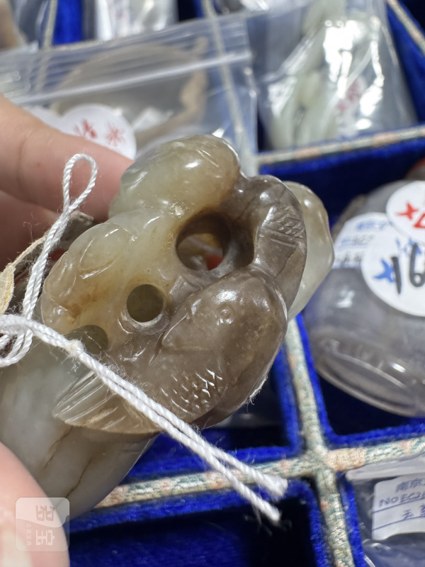 清 玉雕莲荷纹水呈 - 图7